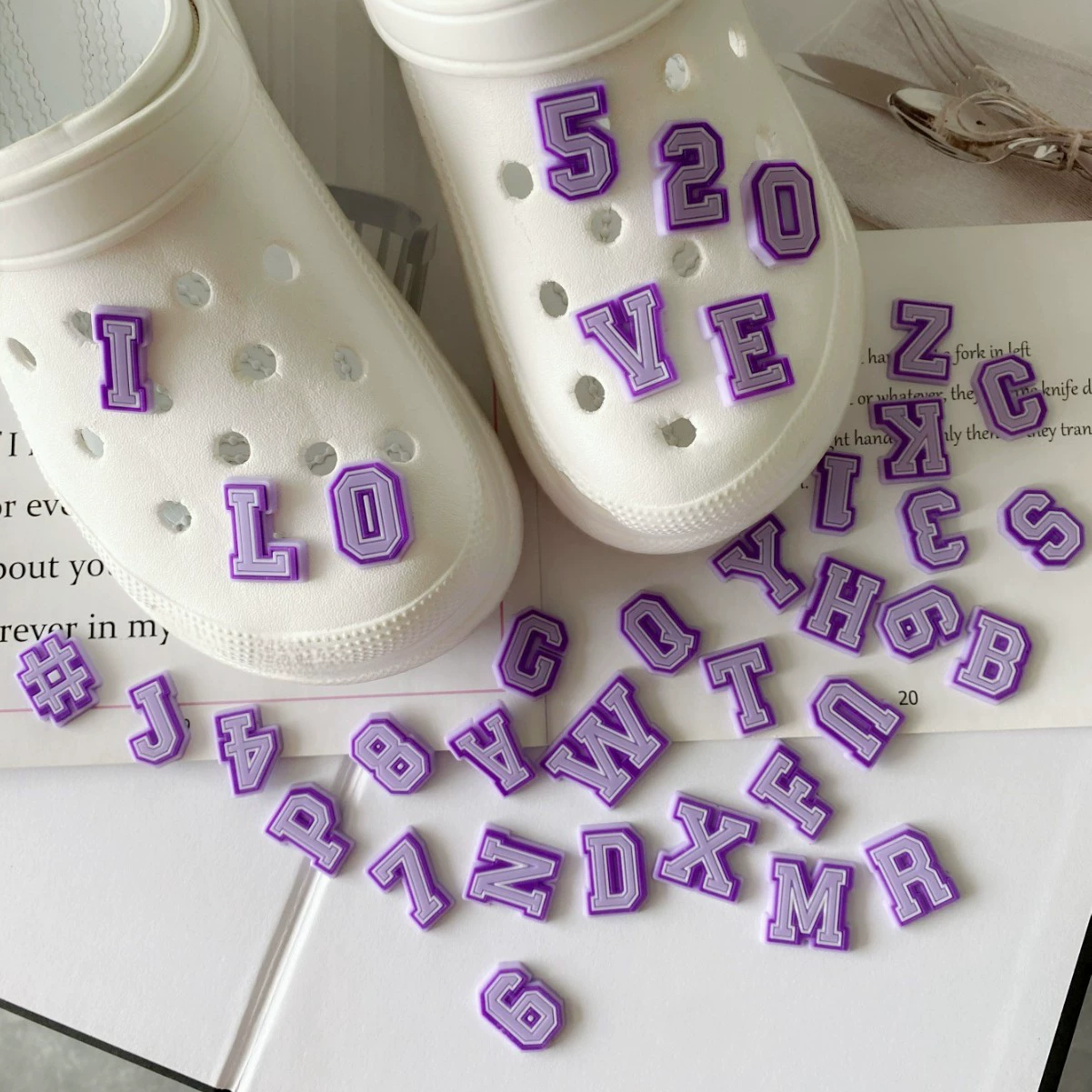 New Purple Alphabet Letter Pin - Croc Style Clog 评论和价格