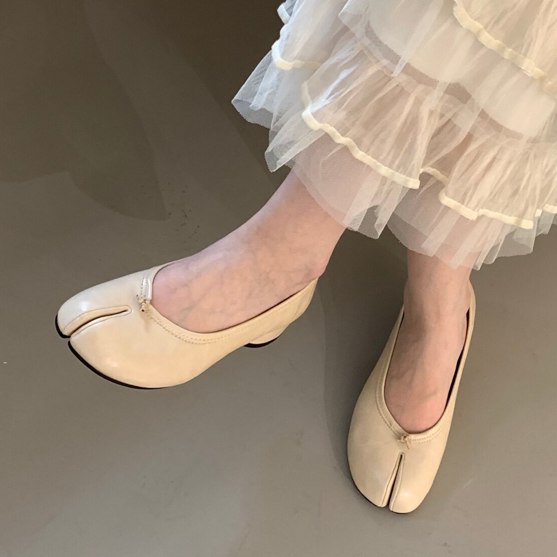 Bailamos Women Low Heel Split  - Shoes For Women Flats 评论和价格